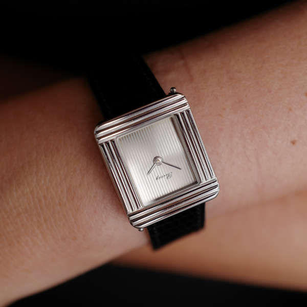 cafe-noir-montres-vintage-horloger-rachat-marseille-aix-poiray-ma-premiere-cadran-emaille-quartz-femme