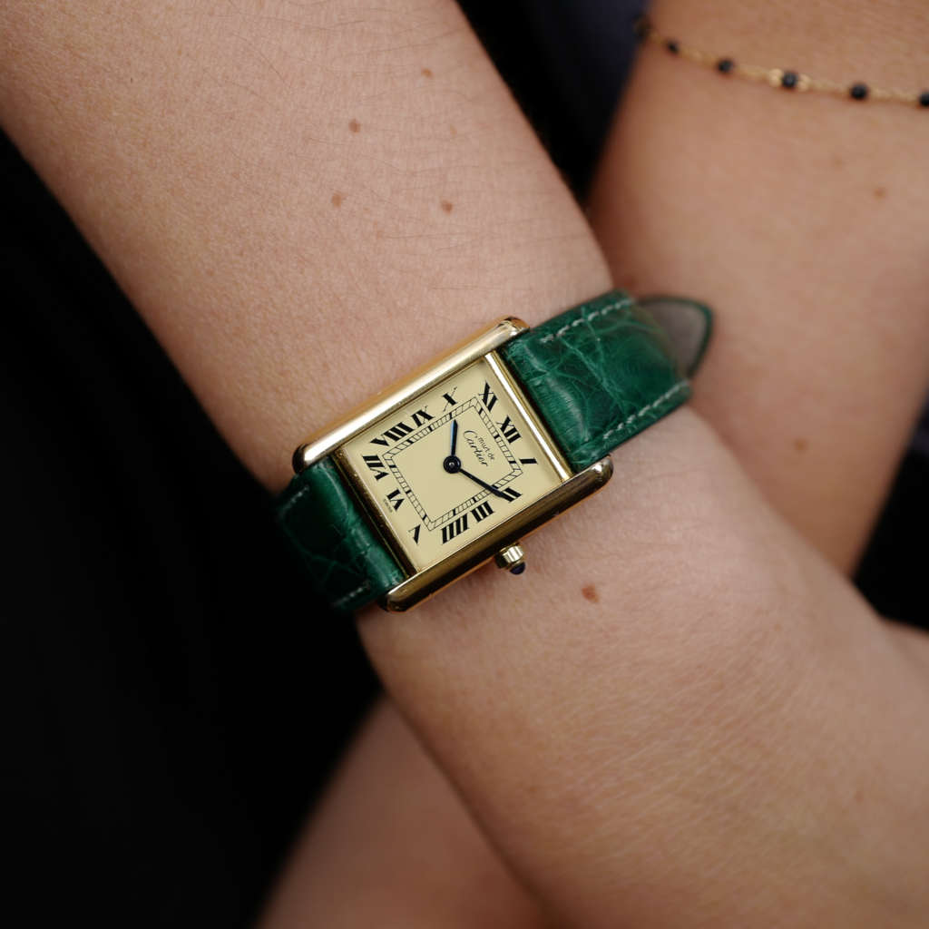 cartier-tank-must-quartz-doré-chiffres-romains-pour-femme-vintage-1986