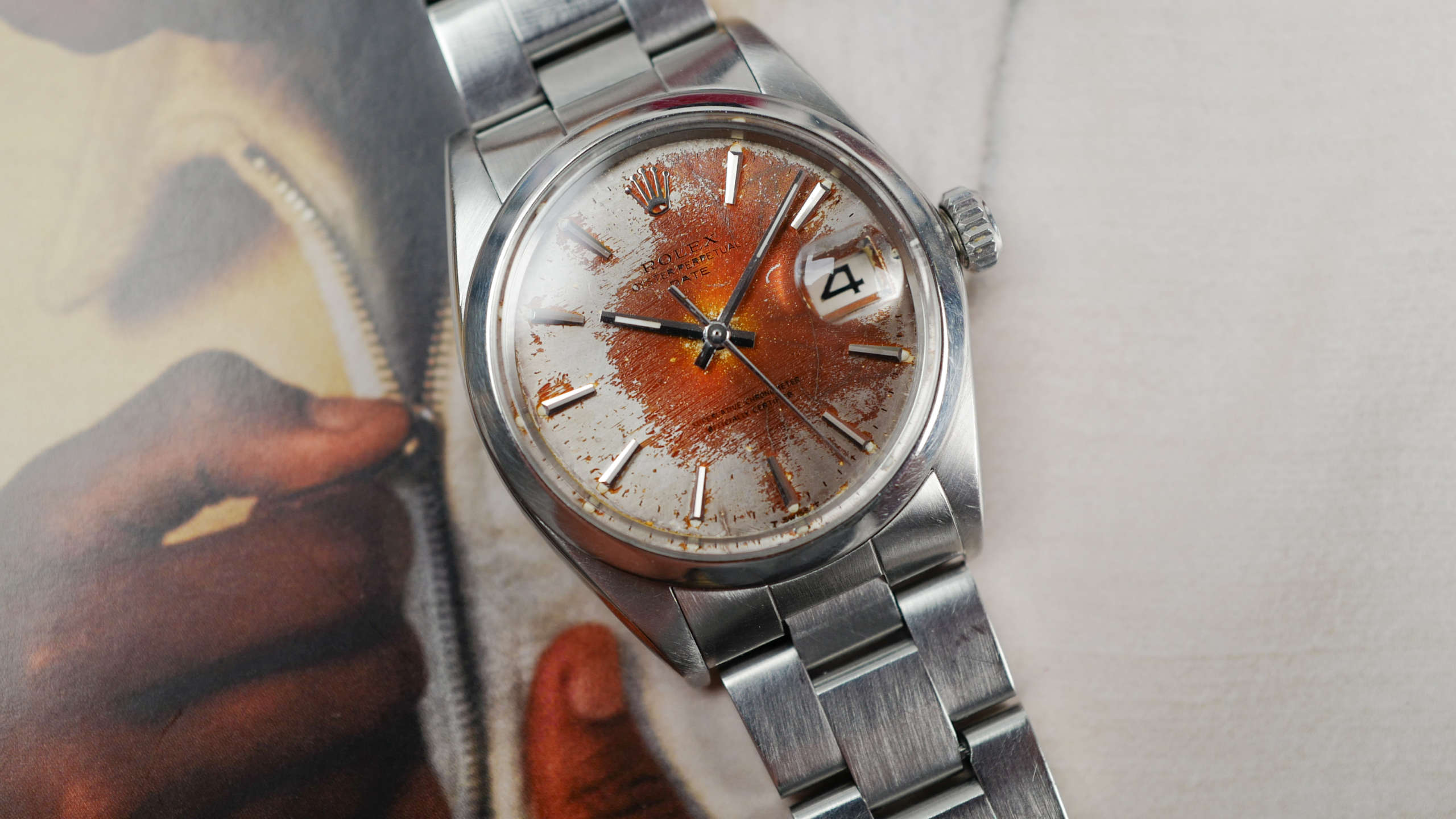 cafe-noir-montres-aix-horloger-rolex-oyster-34-perpetual-date-1500-tropical-tritium-patine-vintage-1969