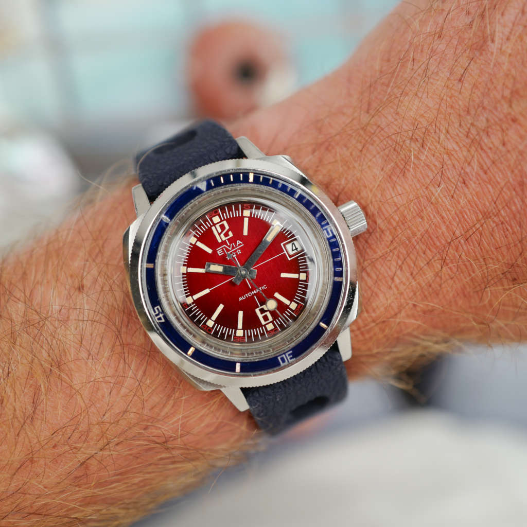 cafe-noir-montres-acaht-vente-marseille-elvia-baby-panerai-vintage-bakelite-rouge-1970-diver