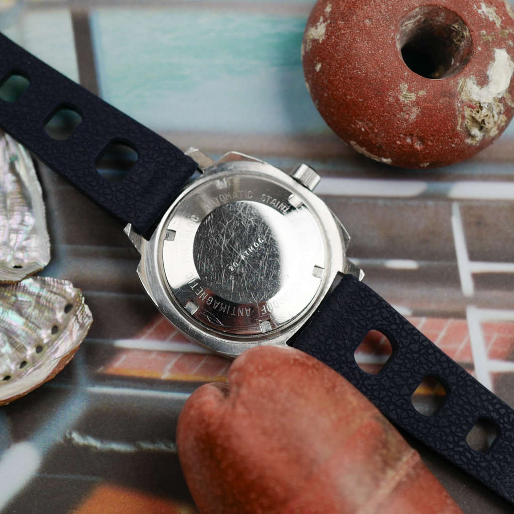 cafe-noir-montres-acaht-vente-marseille-elvia-baby-panerai-vintage-bakelite-rouge-1970-diver