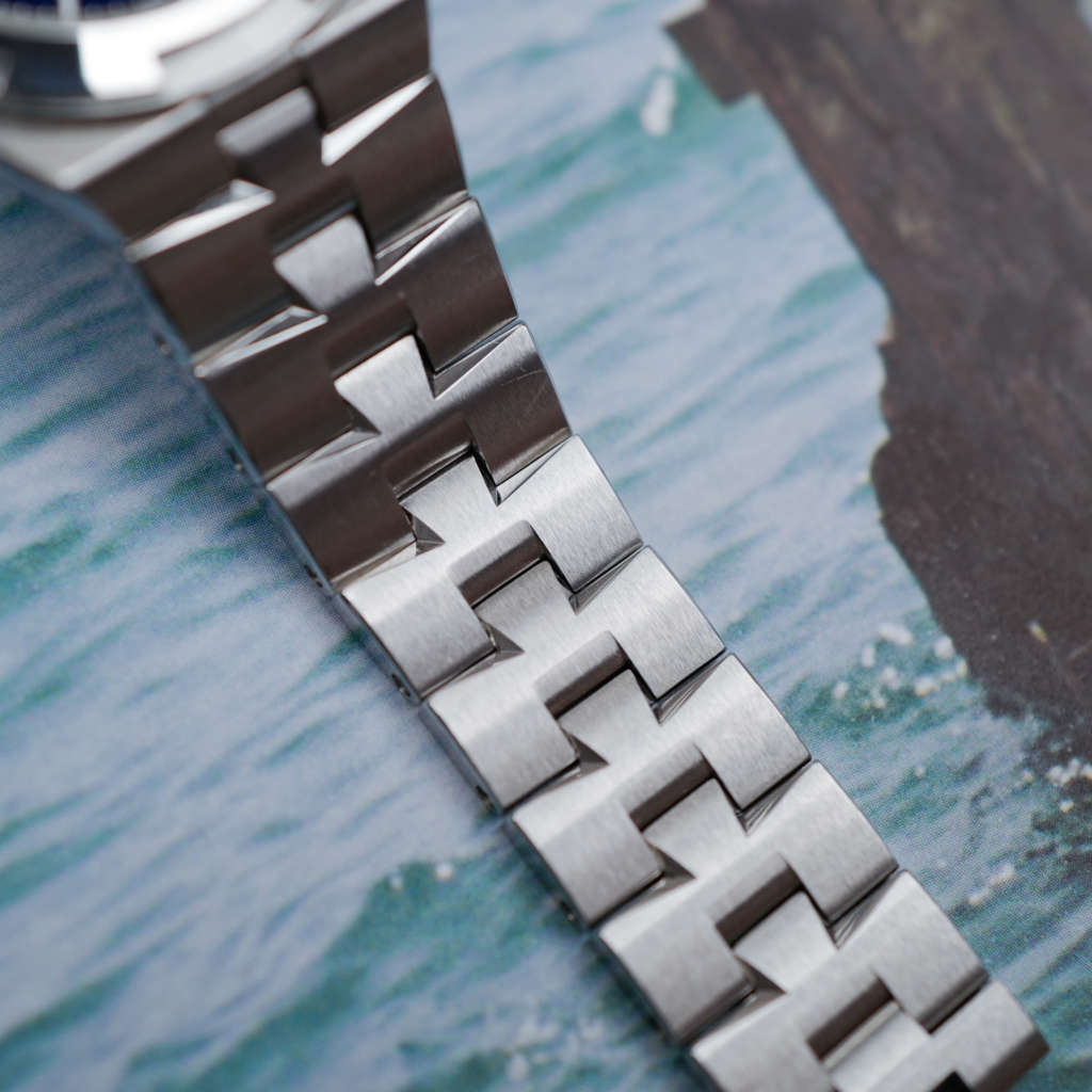 cafe-noir-montres-marseille-vacheron-overseas-bleu-mid-size-34