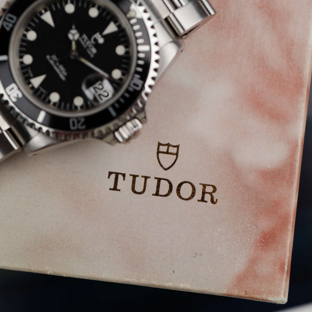 cafe-noir-montre-horloger-tudor-submariner-date-ref-79190-vintage-1995-box-papers