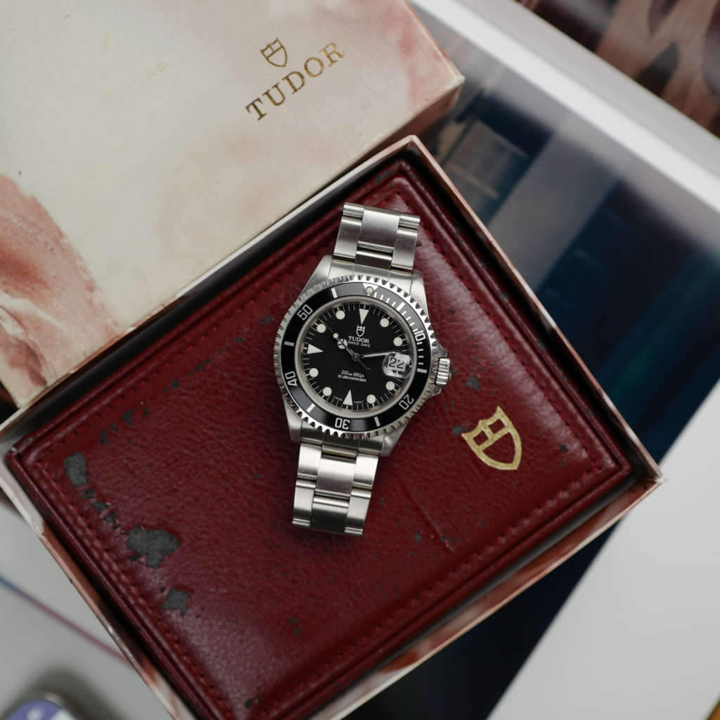 cafe-noir-montre-horloger-tudor-submariner-date-ref-79190-vintage-1995-box-papers