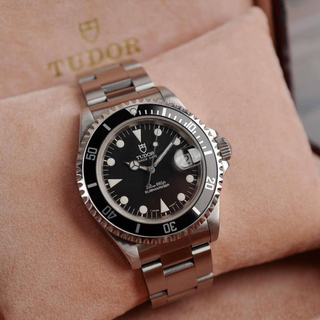 cafe-noir-montre-horloger-tudor-submariner-date-ref-79190-vintage-1995-box-papers