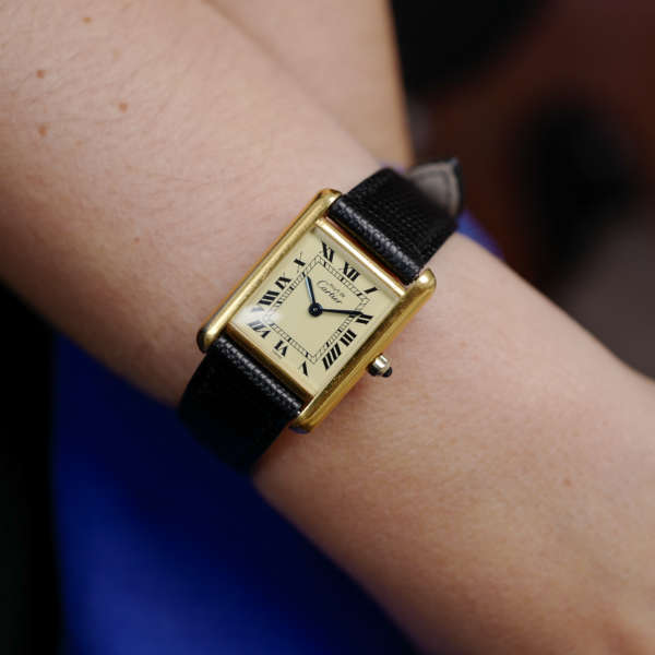 cafe noir montres horloger marseille cartier tank must mécanique pour femme vermeil petit modèle or chiffres romains bracelet vert