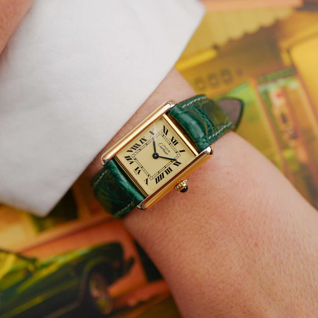 cafe noir montres horloger marseille cartier tank must mécanique pour femme vermeil petit modèle or chiffres romains bracelet vert