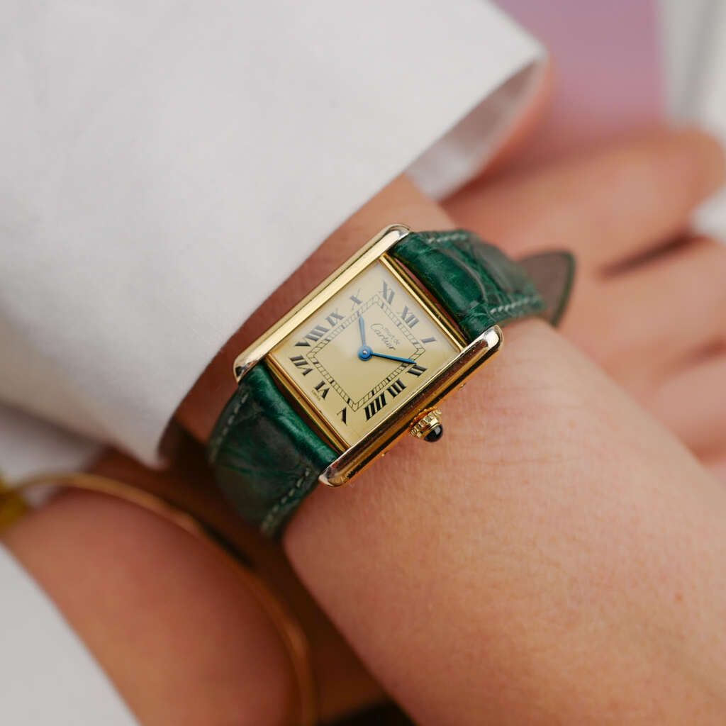 cafe noir montres horloger marseille cartier tank must mécanique pour femme vermeil petit modèle or chiffres romains bracelet vert
