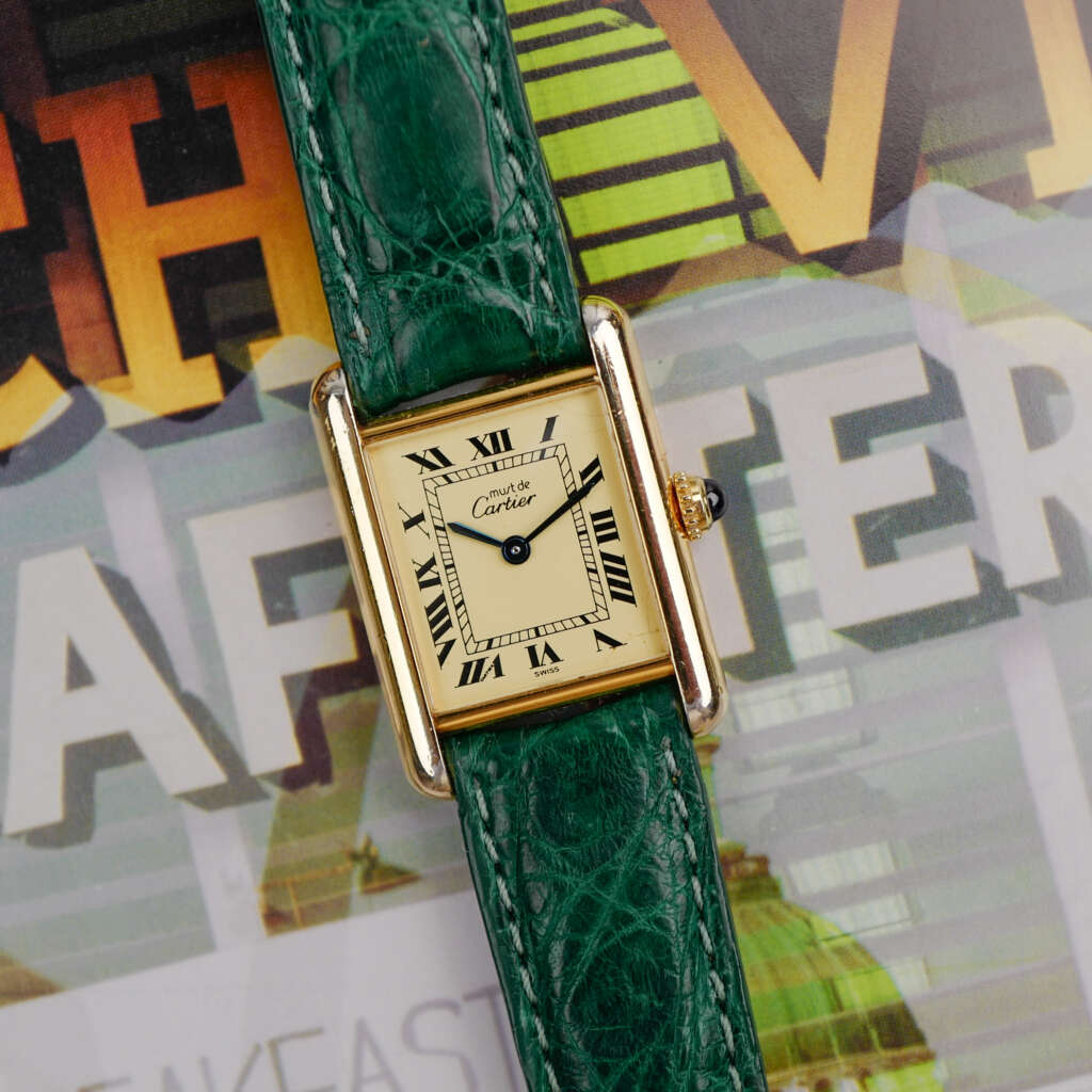 cafe noir montres horloger marseille cartier tank must mécanique pour femme vermeil petit modèle or chiffres romains bracelet vert