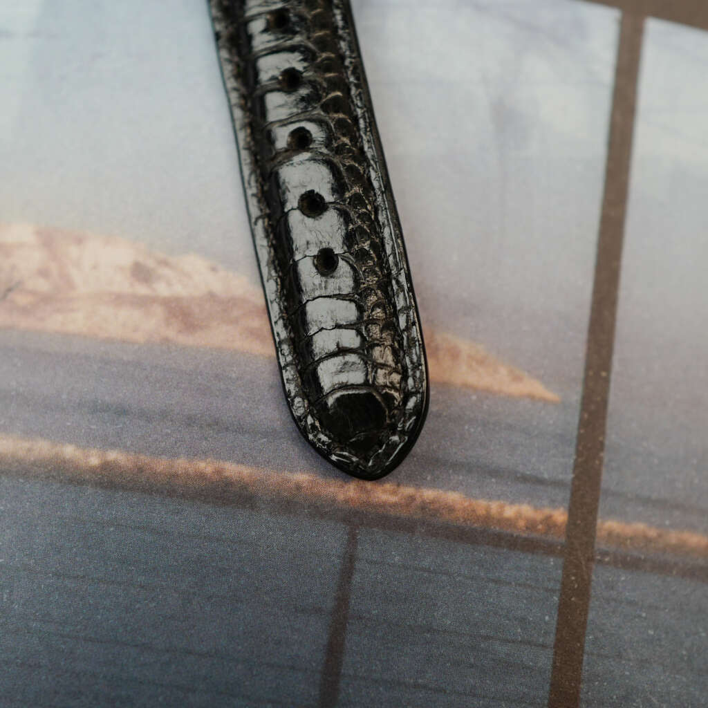 cartier-tank-must-de-cartier-gm-cadran-noir-sectoriel-vintage-annees-1990