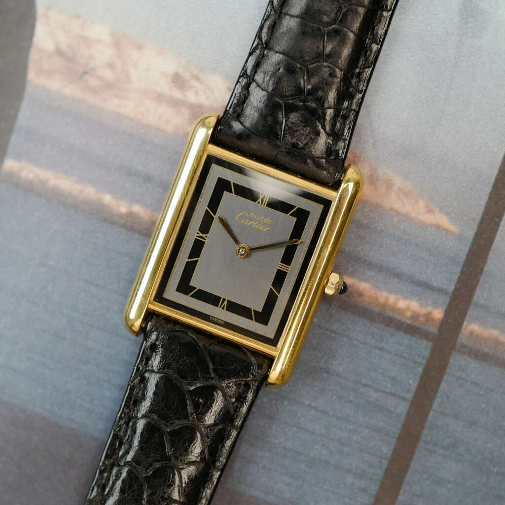 cartier-tank-must-de-cartier-gm-cadran-noir-sectoriel-vintage-annees-1990