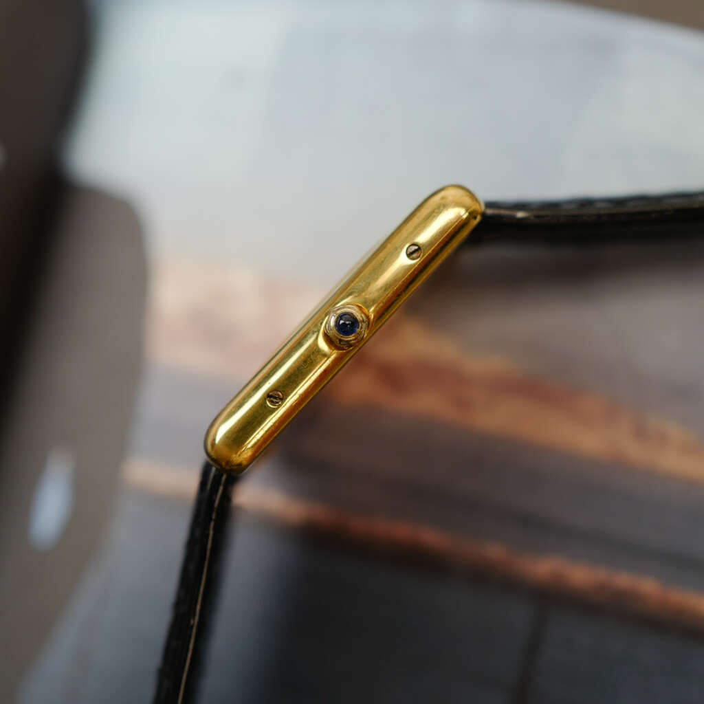 cartier-tank-must-de-cartier-gm-cadran-noir-sectoriel-vintage-annees-1990