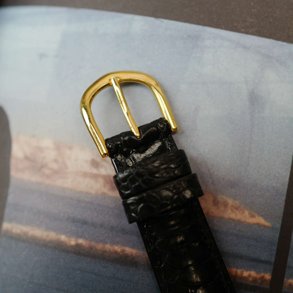 cartier-tank-must-de-cartier-gm-cadran-noir-sectoriel-vintage-annees-1990