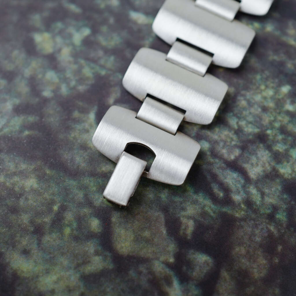 cafe-noir-montre-vintage-marseille-horloger-catalina-argent-cadran-bleu-lapis-1960