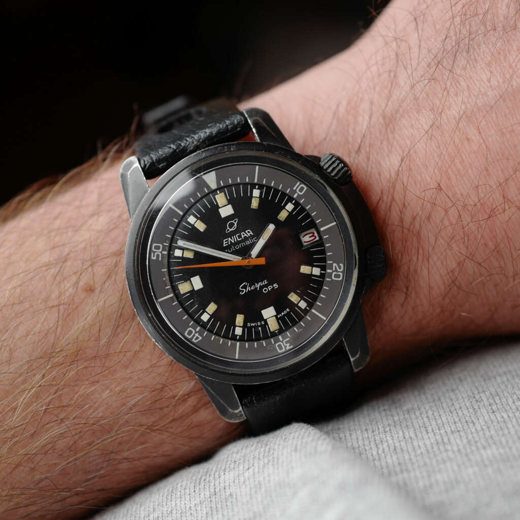 cafe-noir-montre-vintage-marseille-horloger-enicar-sherpa-ops-ultrasonic-militaire-1960