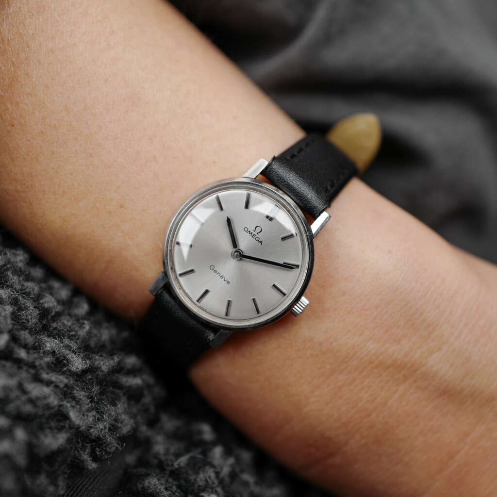 cafe-noir-montre-vintage-marseille-horloger-omega-femme-vintage-acier