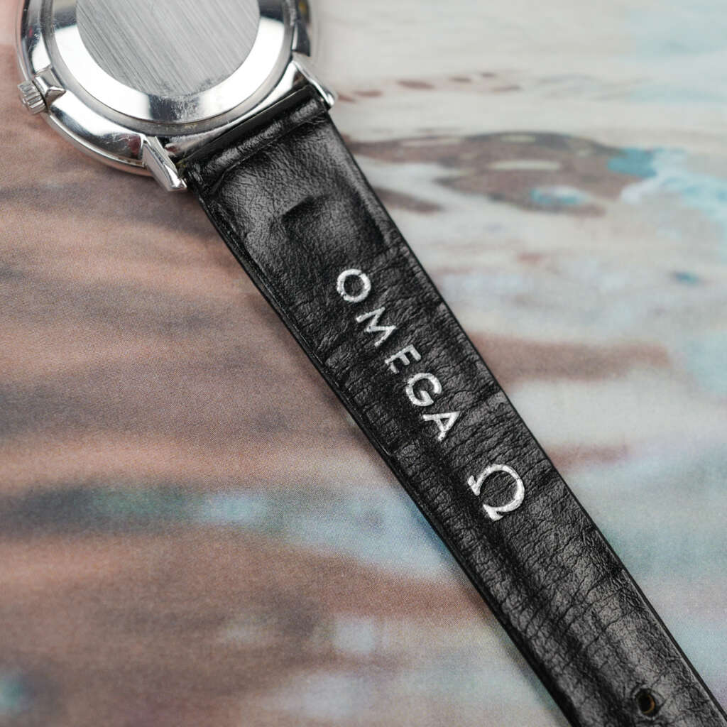 cafe-noir-montre-vintage-marseille-horloger-omega-fine-gris