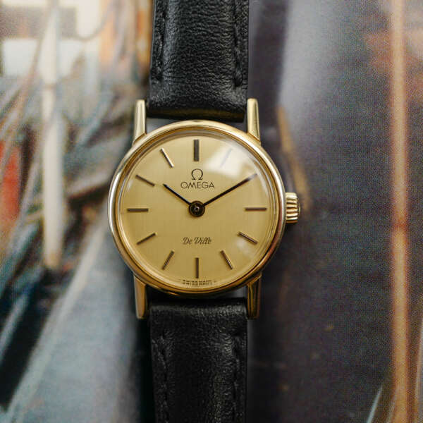 cafe-noir-montre-vintage-marseille-horloger-omega-mini-doree