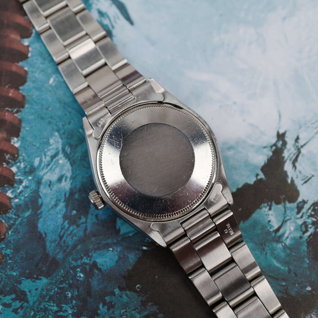 cafe-noir-montre-vintage-marseille-horloger-oyster-tritium-sigma