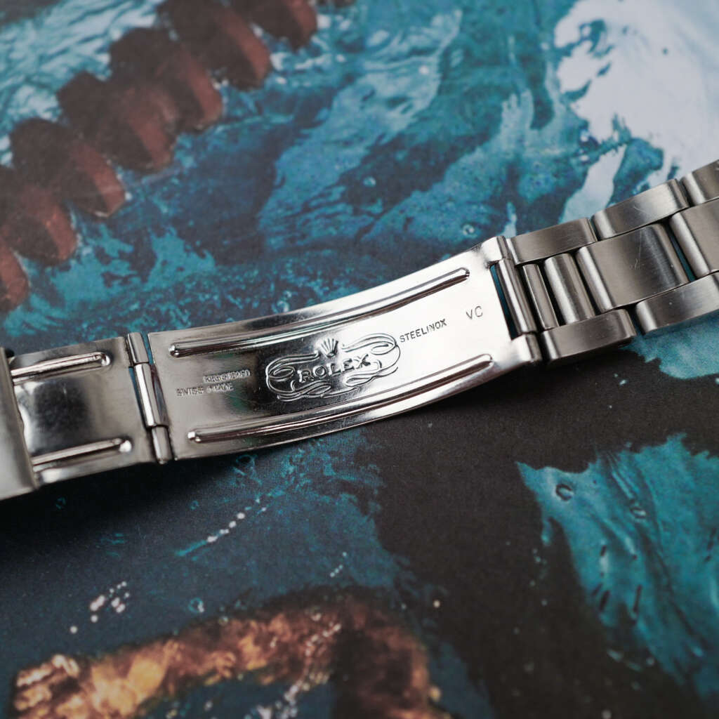 cafe-noir-montre-vintage-marseille-horloger-oyster-tritium-sigma