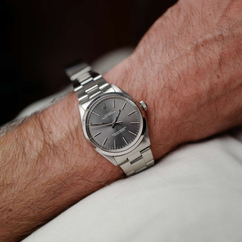 cafe-noir-montre-vintage-marseille-horloger-oyster-tritium-sigma