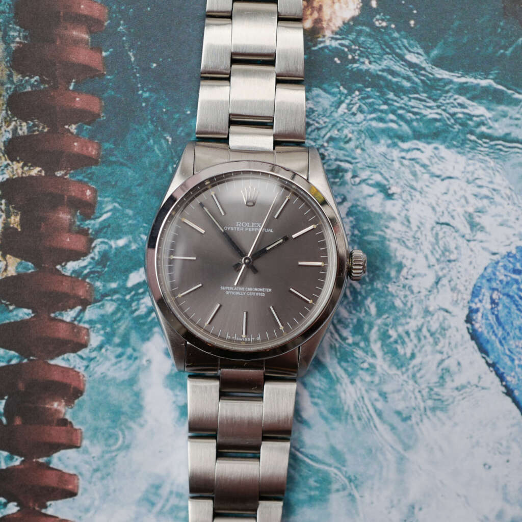 cafe-noir-montre-vintage-marseille-horloger-oyster-tritium-sigma