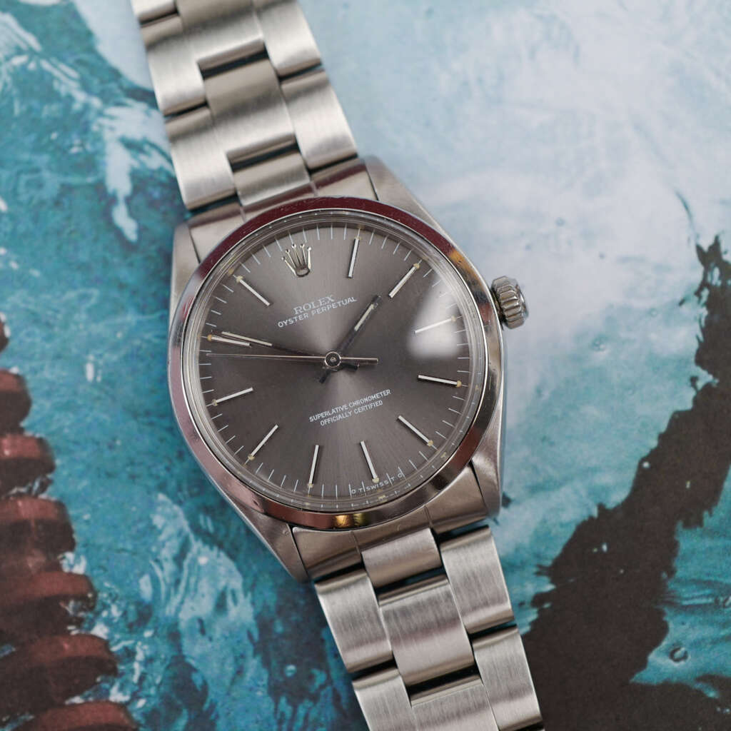 cafe-noir-montre-vintage-marseille-horloger-oyster-tritium-sigma