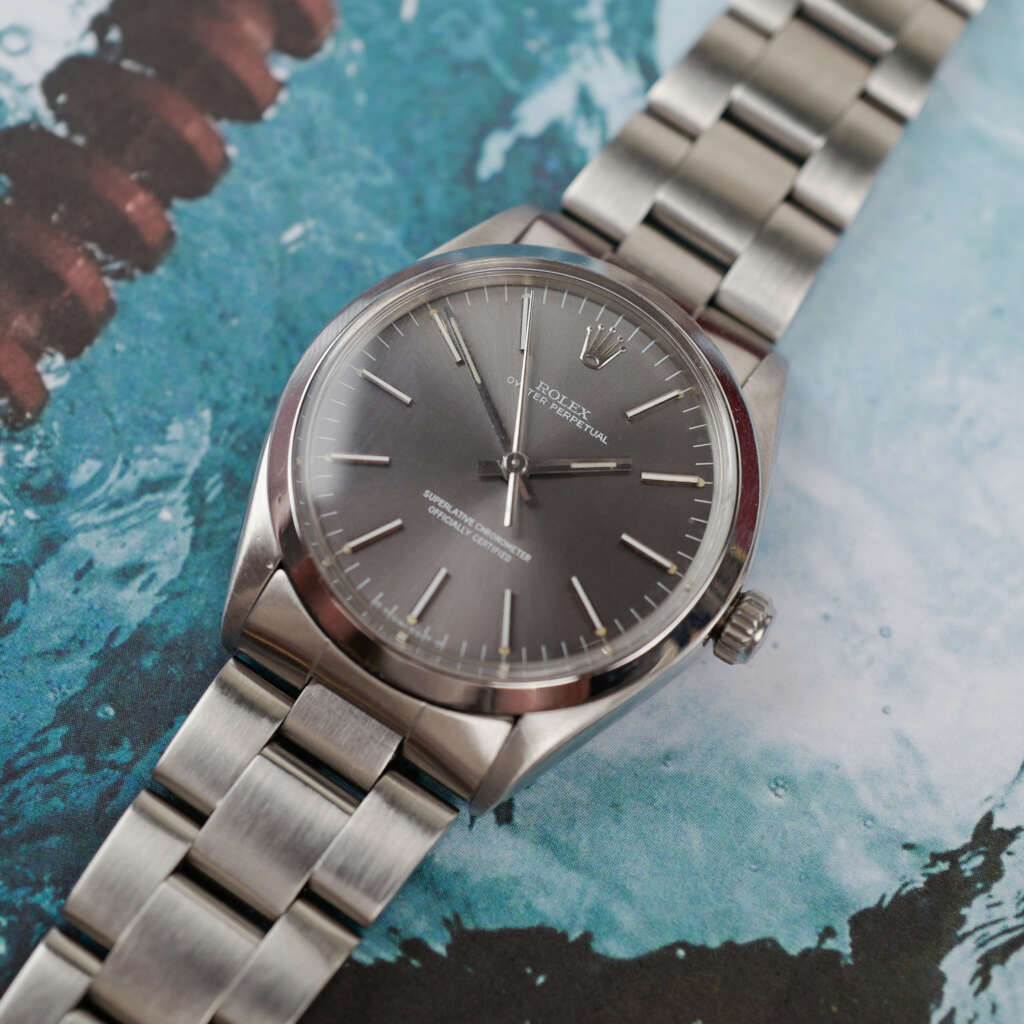 cafe-noir-montre-vintage-marseille-horloger-oyster-tritium-sigma