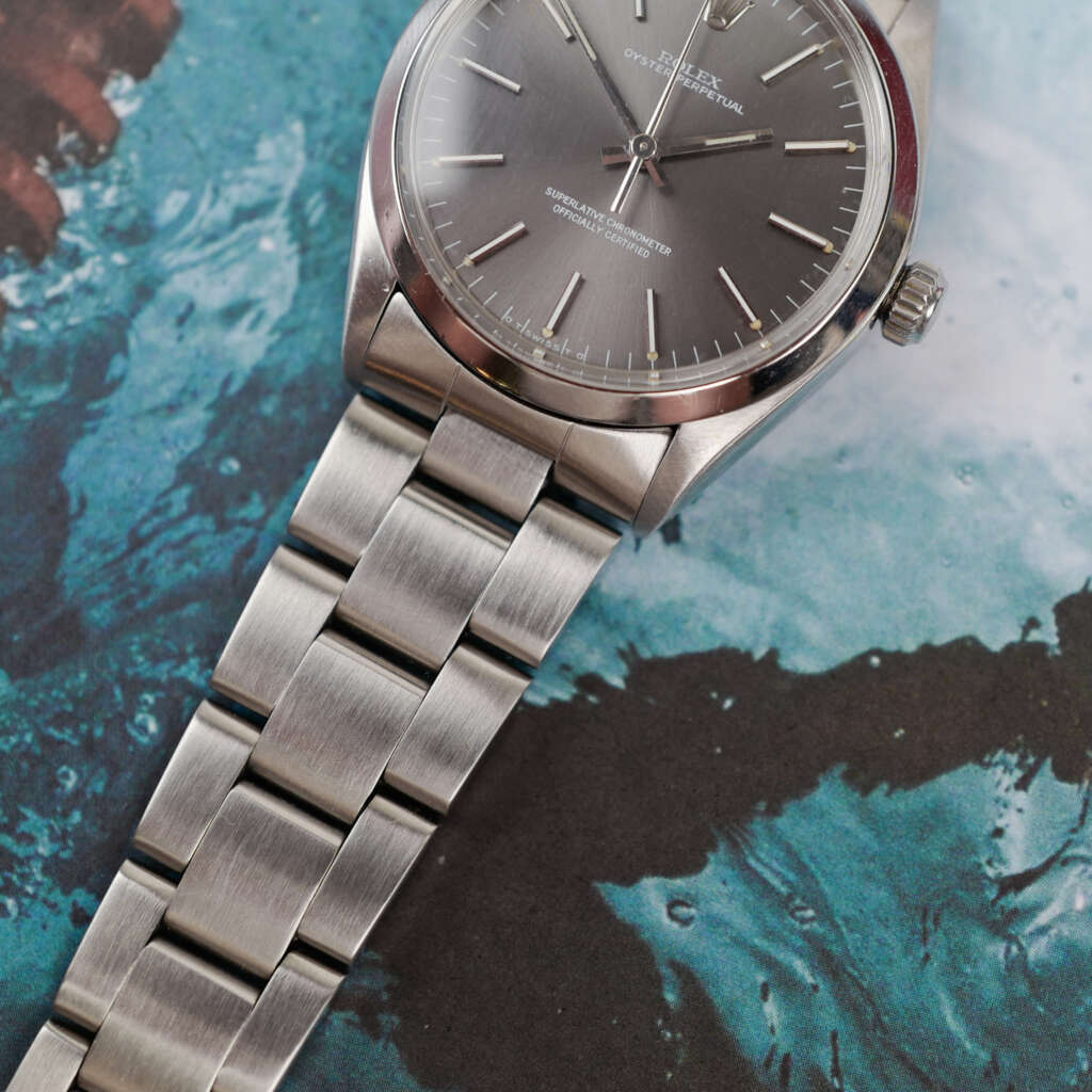 cafe-noir-montre-vintage-marseille-horloger-oyster-tritium-sigma