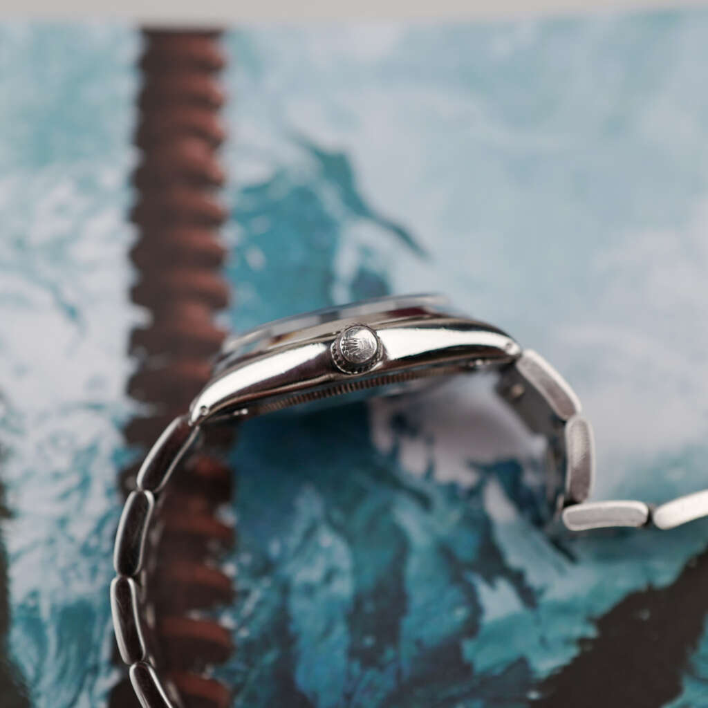 cafe-noir-montre-vintage-marseille-horloger-oyster-tritium-sigma