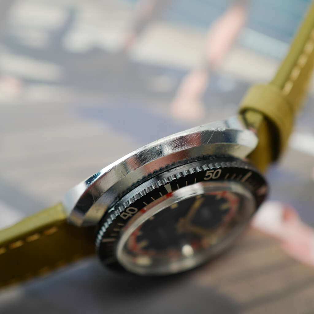 cafe-noir-montre-vintage-marseille-horloger-skin-diver-vintage-strato