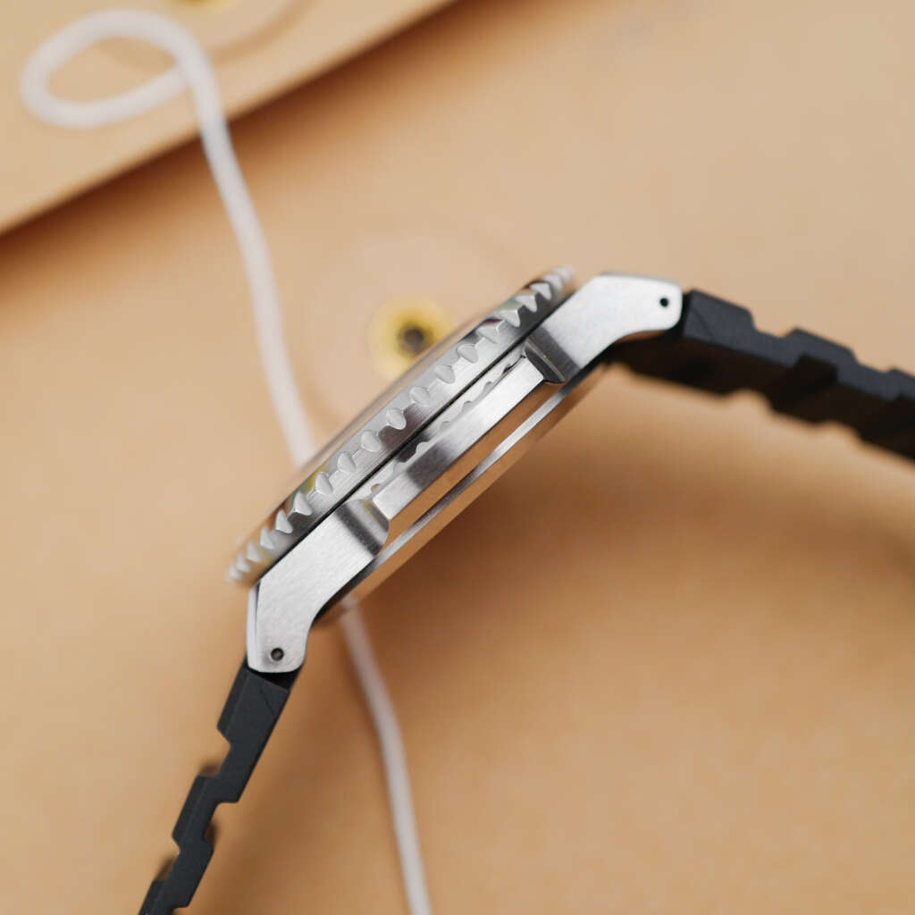 cafe-noir-montre-vintage-marseille-horloger-laventure-limited-green