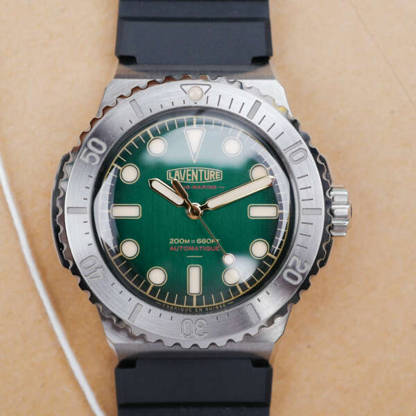 cafe-noir-montre-vintage-marseille-horloger-laventure-limited-green