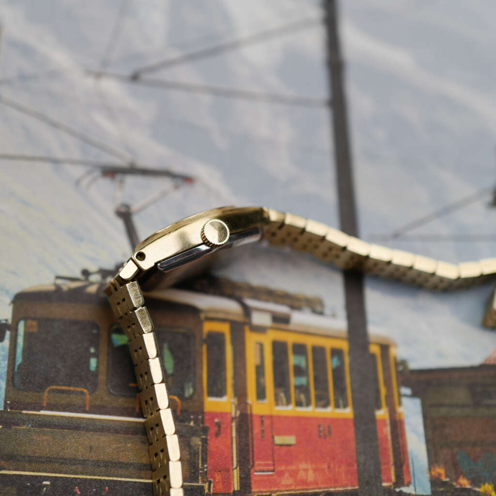 cafe-noir-montre-vintage-marseille-horloger-seiko-montre-bijou-cocktail-doree-femme-1980_11 cafe-noir-montre-vintage-marseille-horloger-seiko-montre-bijou-cocktail-doree-femme-1980