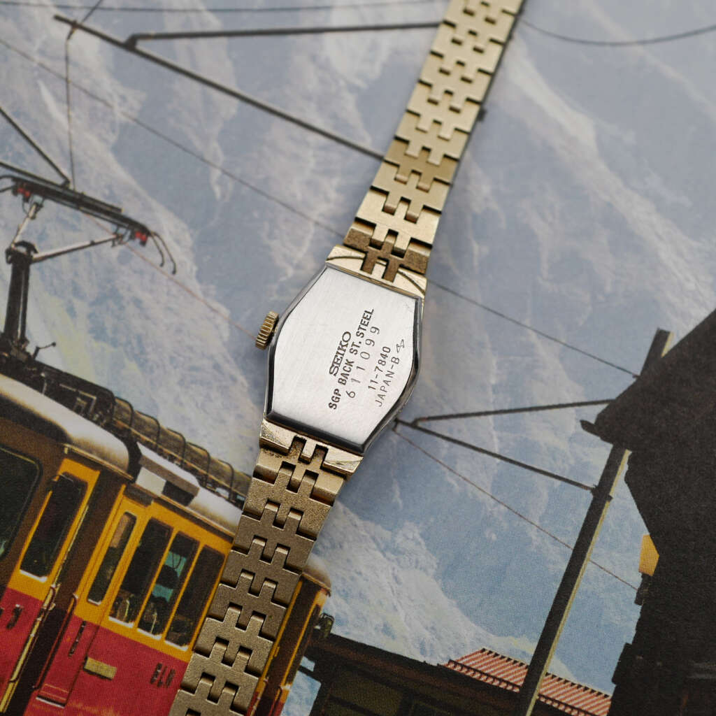 cafe-noir-montre-vintage-marseille-horloger-seiko-montre-bijou-cocktail-doree-femme-1980_13 cafe-noir-montre-vintage-marseille-horloger-seiko-montre-bijou-cocktail-doree-femme-1980