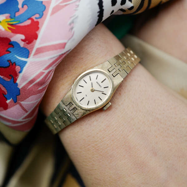 Montre Seiko Femme Vintage – Ton Or – Bracelet Original – Mouvement Quartz Années 80 – Occasion En état De Marche