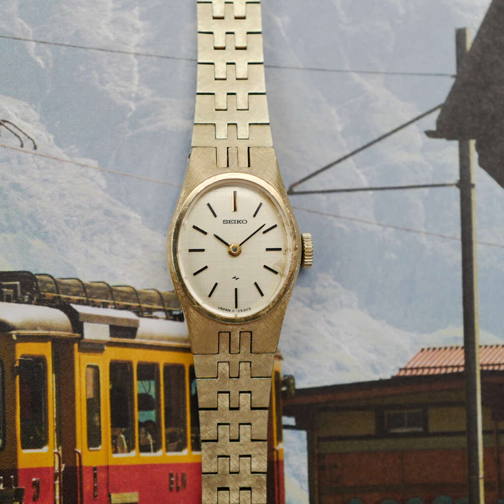 cafe-noir-montre-vintage-marseille-horloger-seiko-montre-bijou-cocktail-doree-femme-1980_17 cafe-noir-montre-vintage-marseille-horloger-seiko-montre-bijou-cocktail-doree-femme-1980