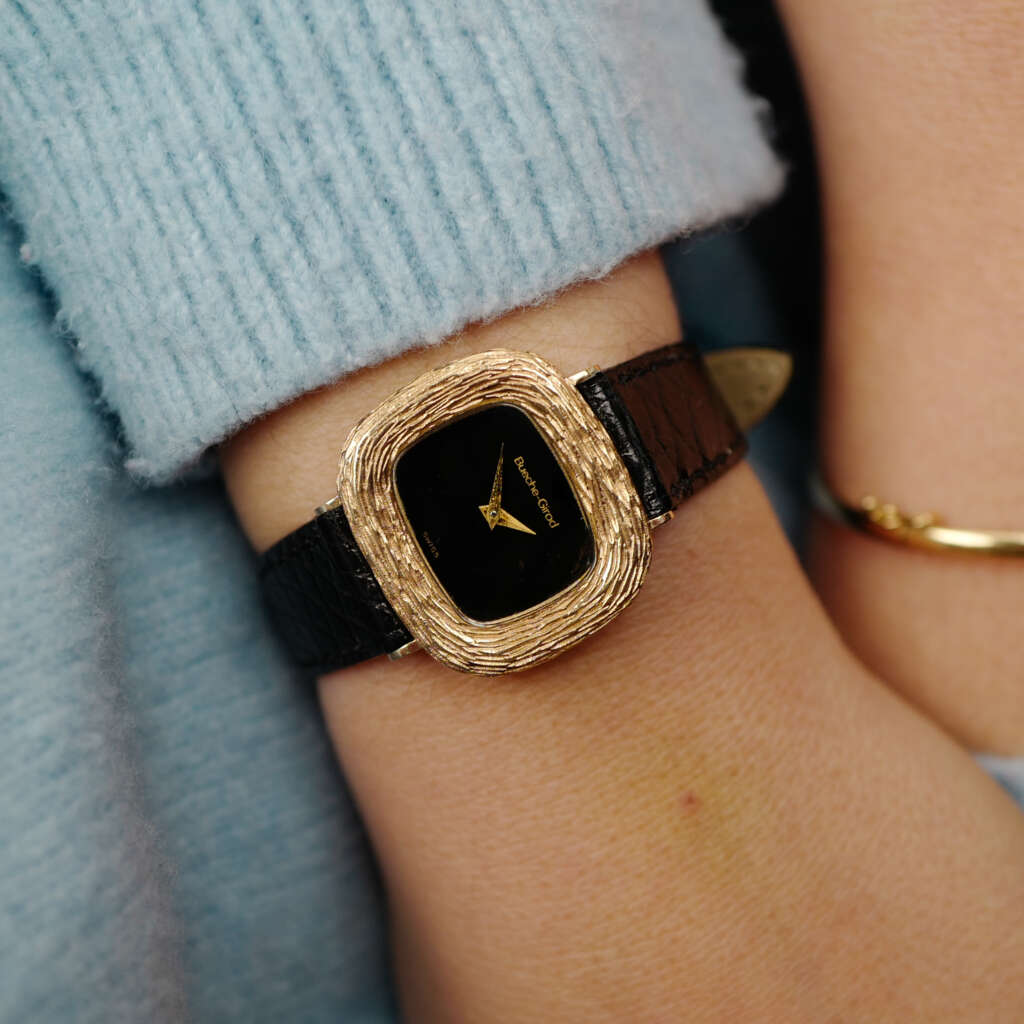 cafe-noir-montre-vintage-marseille-horloger-bueche-girod-bijou-montre-manchette-or-jaune-femme-1970