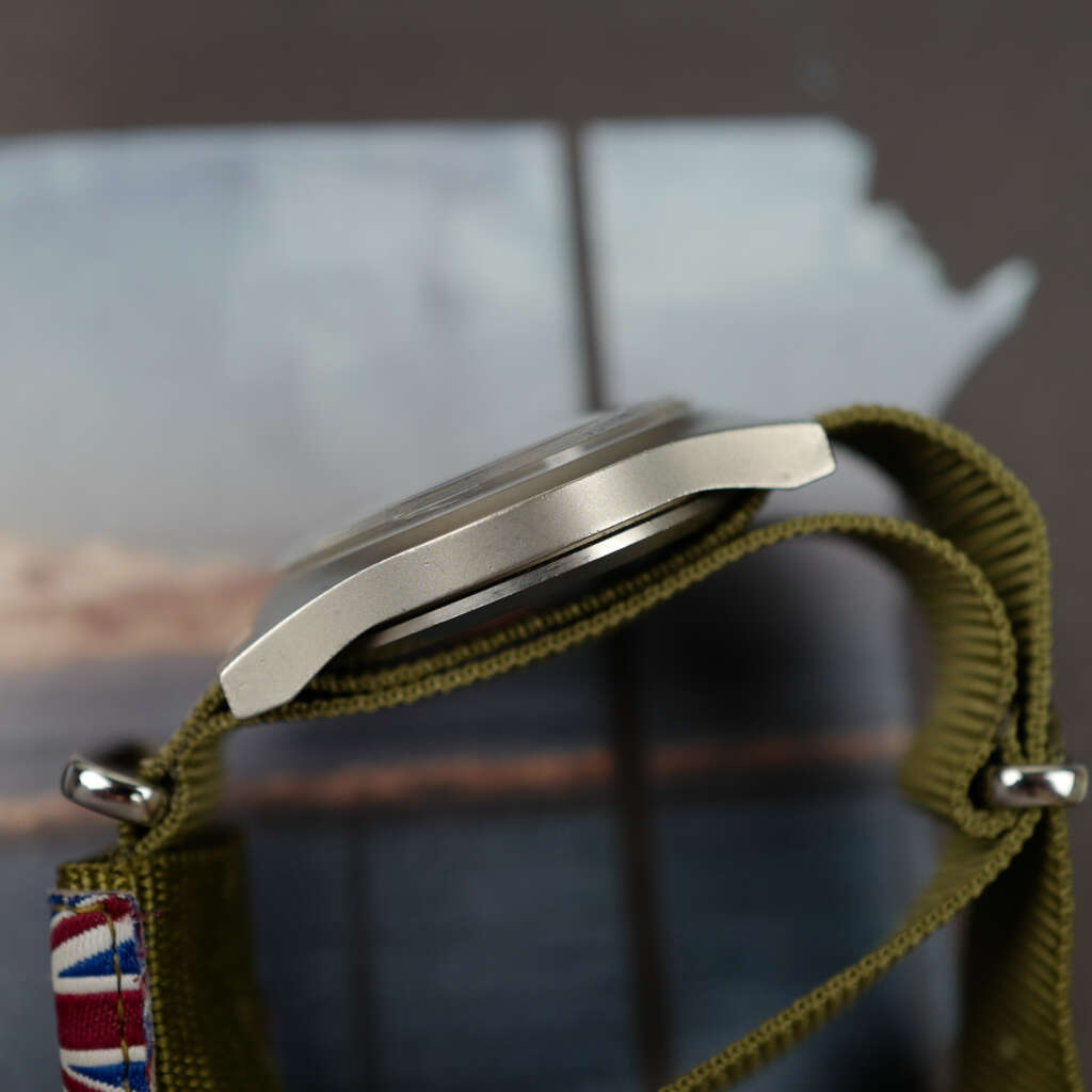 cafe-noir-montre-vintage-marseille-horloger-cwc-g10-quartz-tritium-1995-dotations-britannique_9 cafe-noir-montre-vintage-marseille-horloger-cwc-g10-quartz-tritium-1995-dotations-britannique