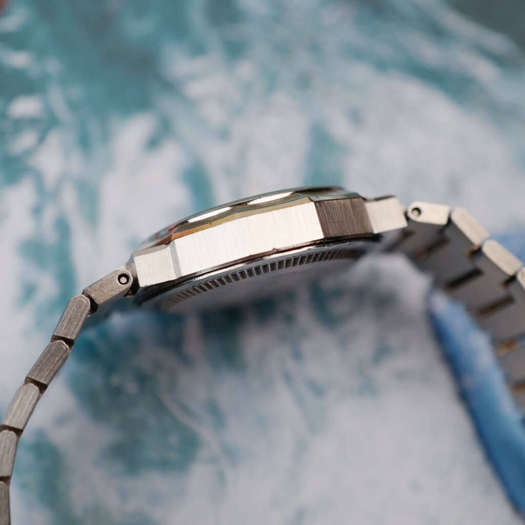 cafe-noir-montre-vintage-marseille-horloger-eska-bicolore-quartz-annees-1980