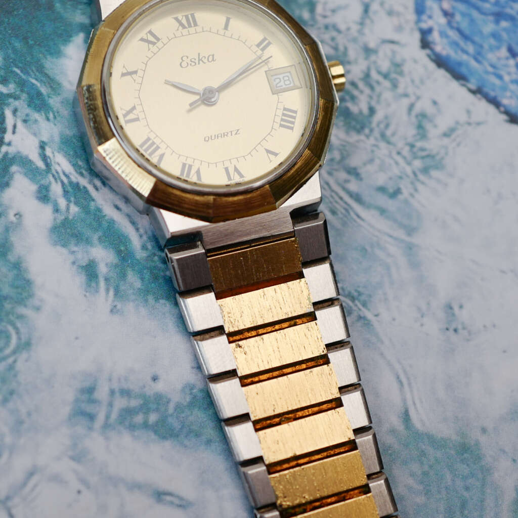 cafe-noir-montre-vintage-marseille-horloger-eska-bicolore-quartz-annees-1980