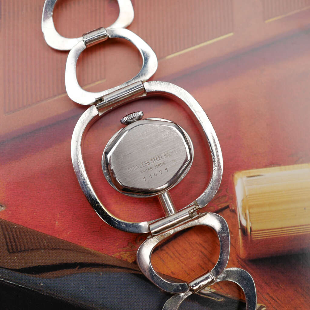 cafe-noir-montre-vintage-marseille-horloger-forsam-montre-bijou-art-deco-1980-rouge-mecanique