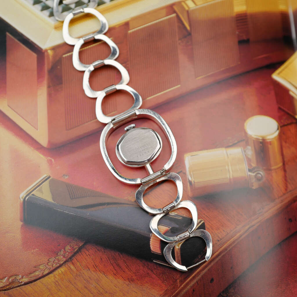 cafe-noir-montre-vintage-marseille-horloger-forsam-montre-bijou-art-deco-1980-rouge-mecanique