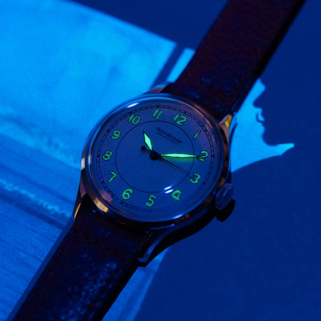 cafe-noir-montre-vintage-marseille-horloger-jaeger-lecoultre-militaire-radium-1950-fabrique-en-suisse