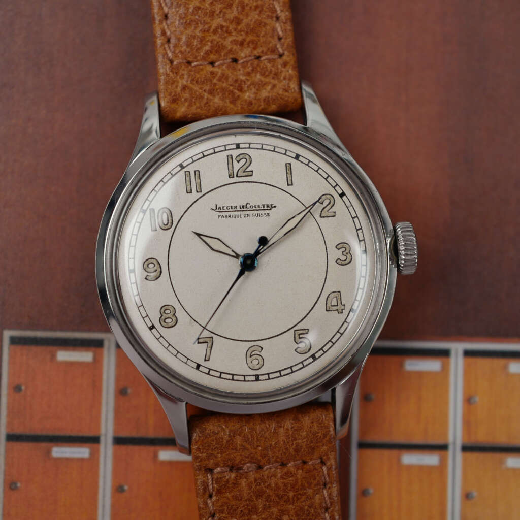 cafe-noir-montre-vintage-marseille-horloger-jaeger-lecoultre-militaire-radium-1950-fabrique-en-suisse
