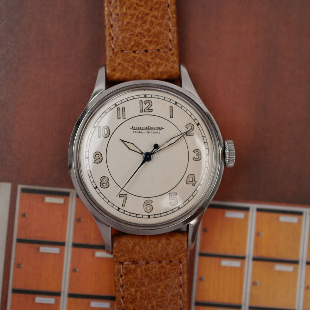 cafe-noir-montre-vintage-marseille-horloger-jaeger-lecoultre-militaire-radium-1950-fabrique-en-suisse