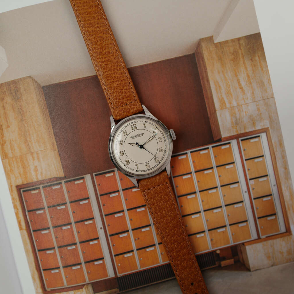 cafe-noir-montre-vintage-marseille-horloger-jaeger-lecoultre-militaire-radium-1950-fabrique-en-suisse