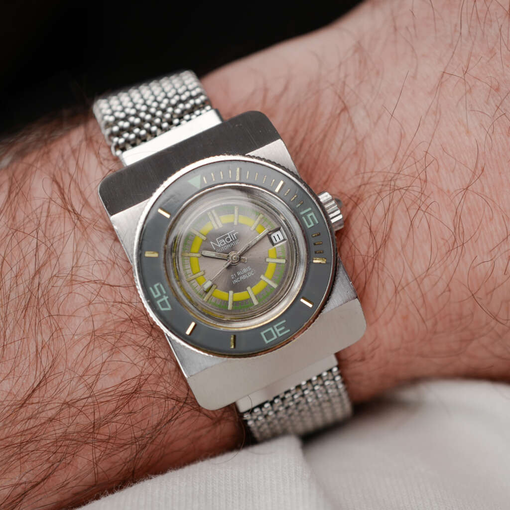 cafe-noir-montre-vintage-marseille-horloger-nadir-medium-size-bakelite-submariner-1970