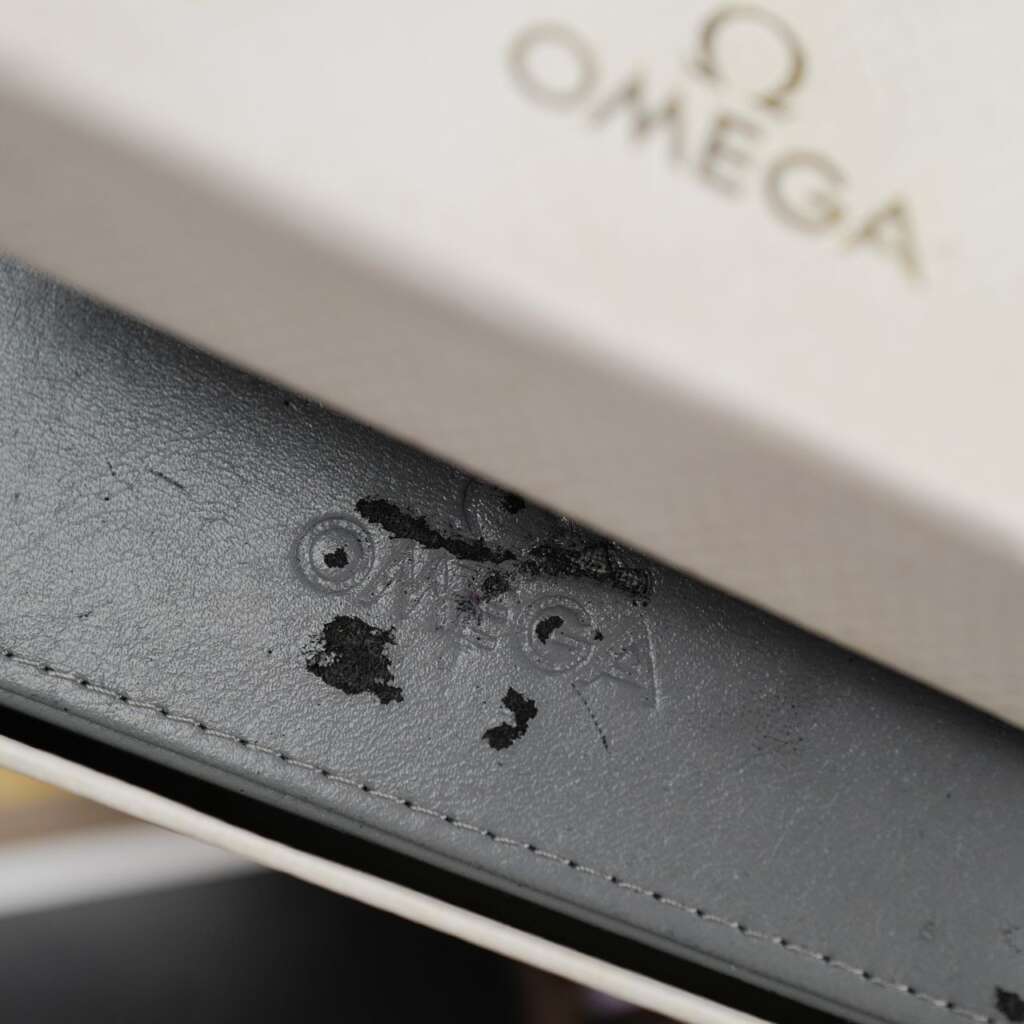 cafe-noir-montre-vintage-marseille-horloger-omega-speedmaster-date-reduced-3511-50-automatique-1993