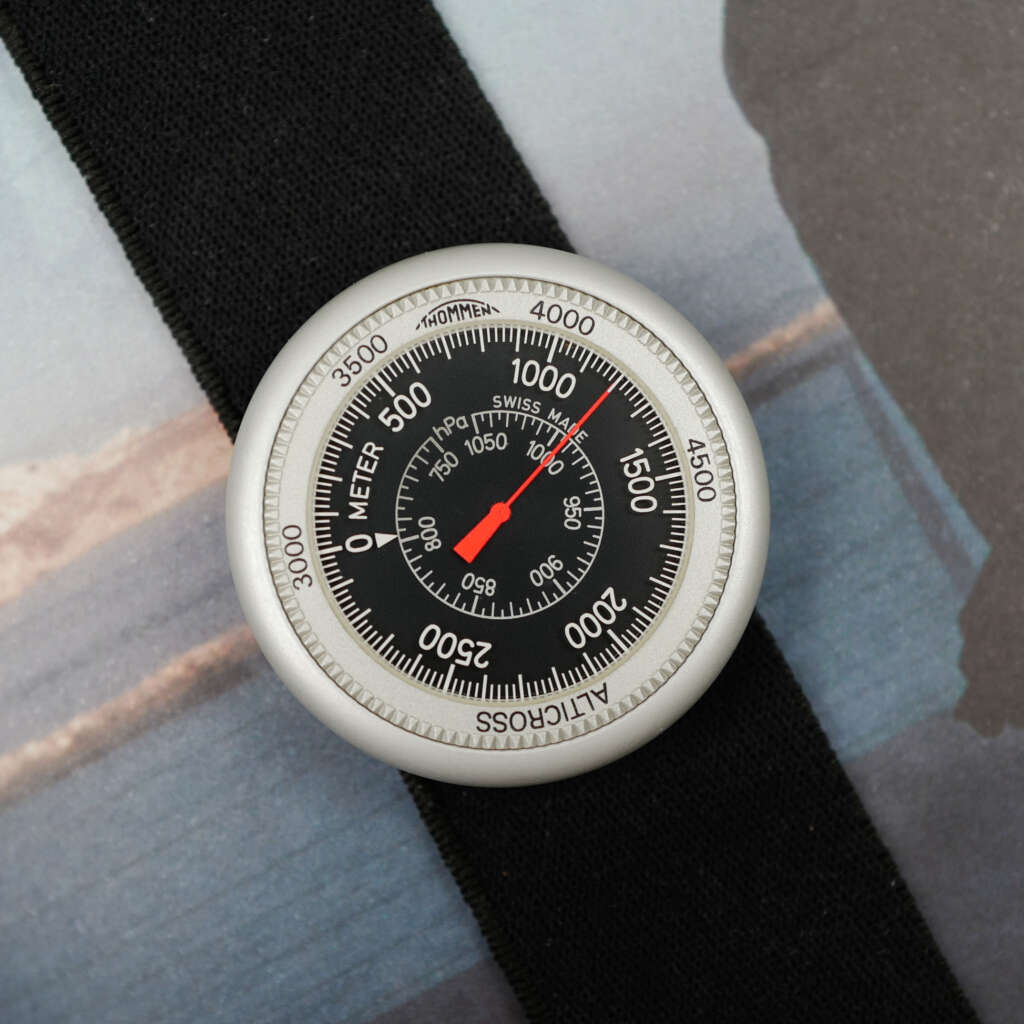 cafe-noir-montre-vintage-marseille-horloger-thommen-alticross-barometre-altimetre